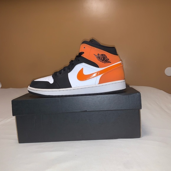 Air Jordan 1 Mid 'ShatteredBackboard'